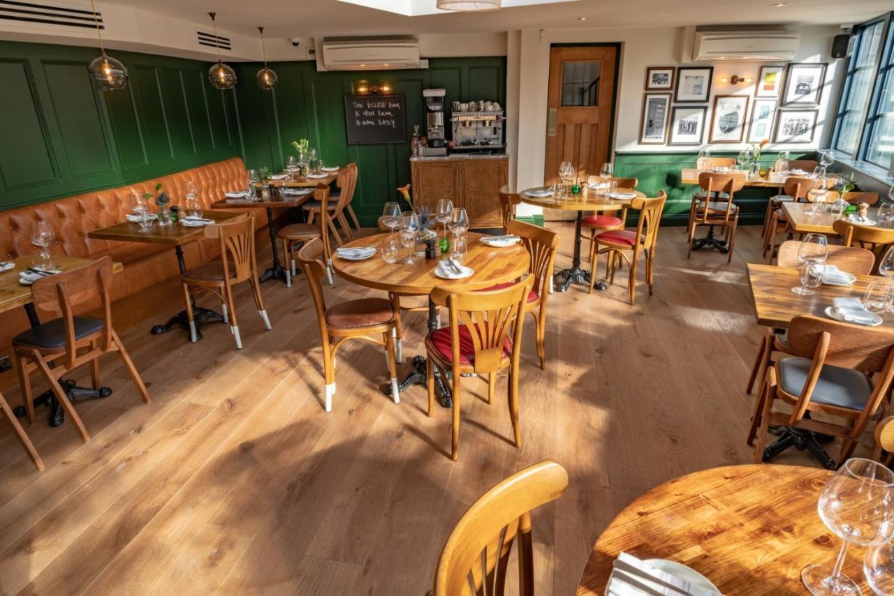 Albert Arms 에셔 외부 사진