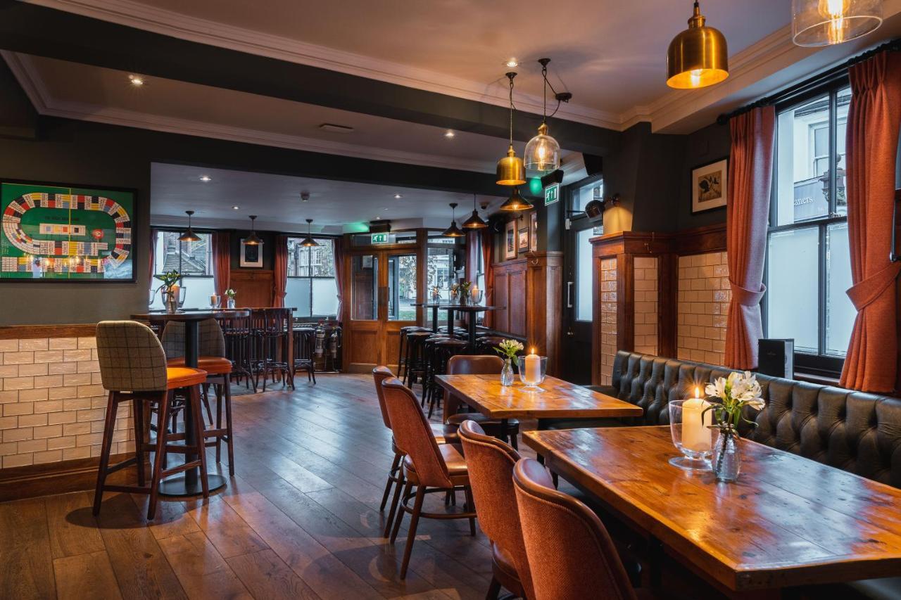 Albert Arms 에셔 외부 사진