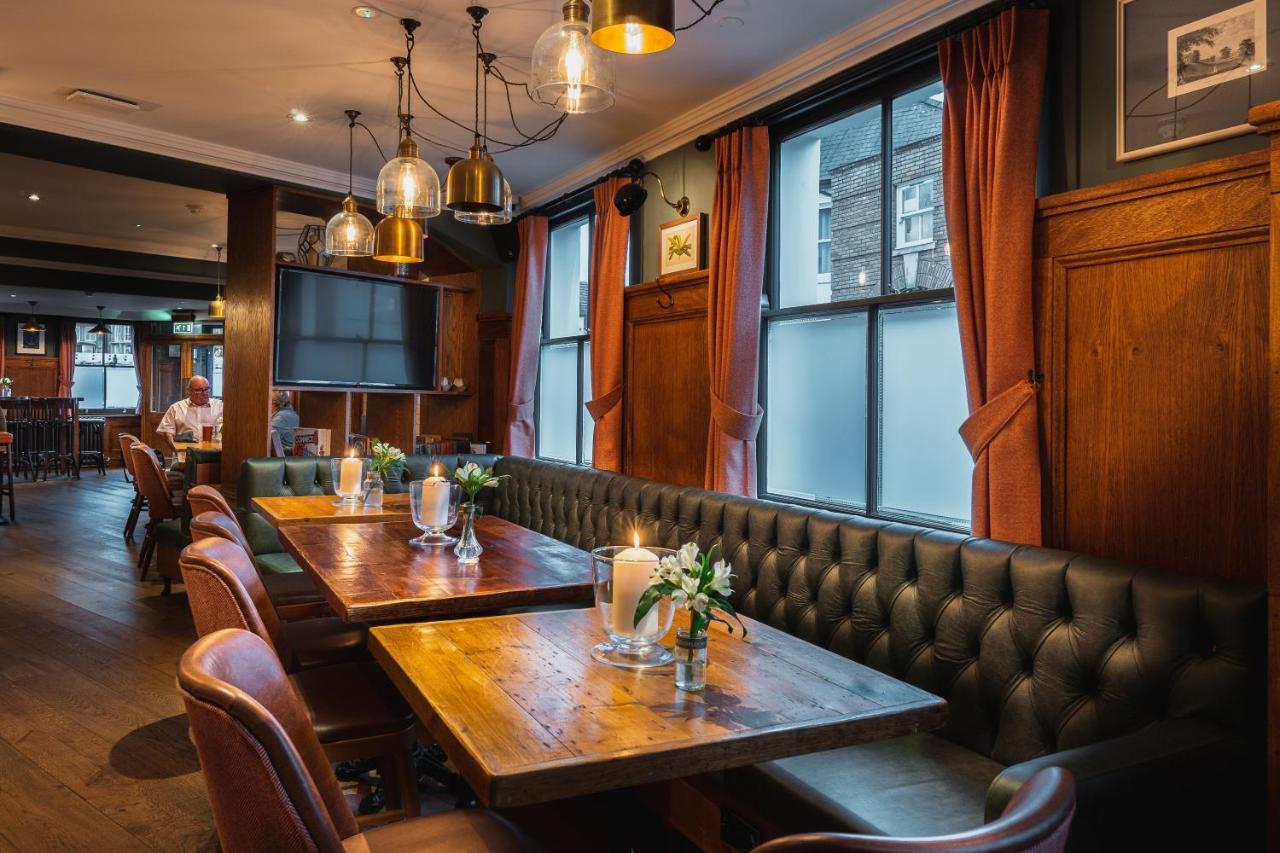 Albert Arms 에셔 외부 사진