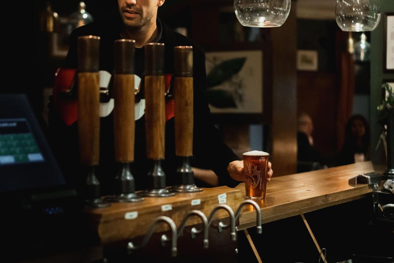 Albert Arms 에셔 외부 사진